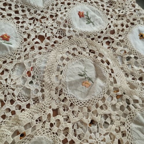 Vintage handmade crochet table linen with embroidered motifs 90x140 cm like new