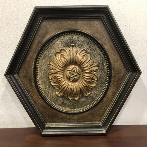 Large wall and tabletop decorative piece 55x65 cm like new