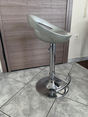 Σετ 2 τεμαχίων 100€\Σκαμπό μπαρ με σύστημα ανόδου-καθόδου !