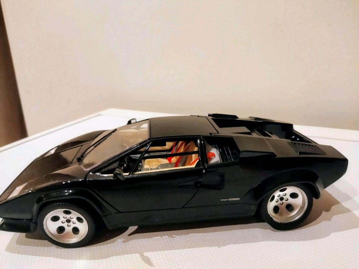 Lamborghini Countach Bburago 1988 used… - € 40,00 - Vendora.cy