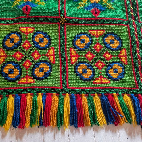 Handmade rug like new with vivid colors 1.20x1.00