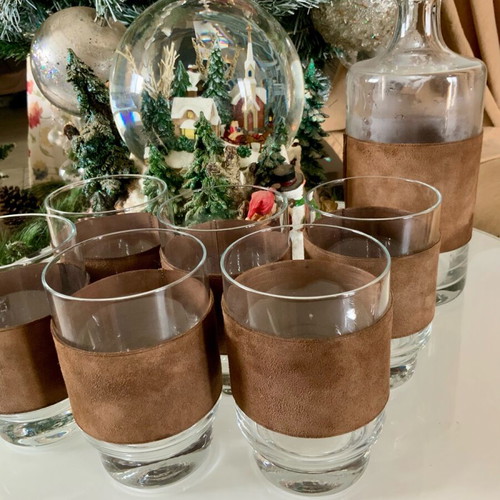 Set of 6 vintage glasses and carafe with leather sleeves like new