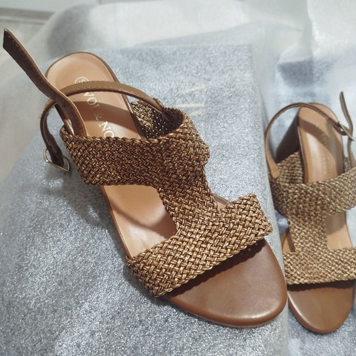 Voi&Noi brown sandals size 37 used