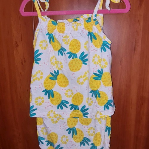 Pack of 4 baby rompers 6-9 months like new