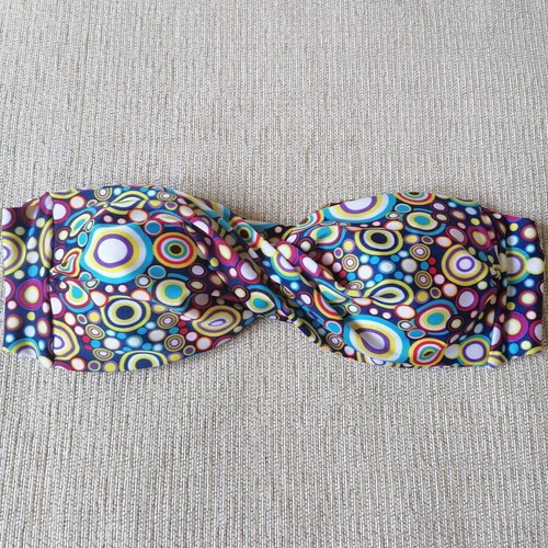 Swimwear top like new, size L-XL, multicolored