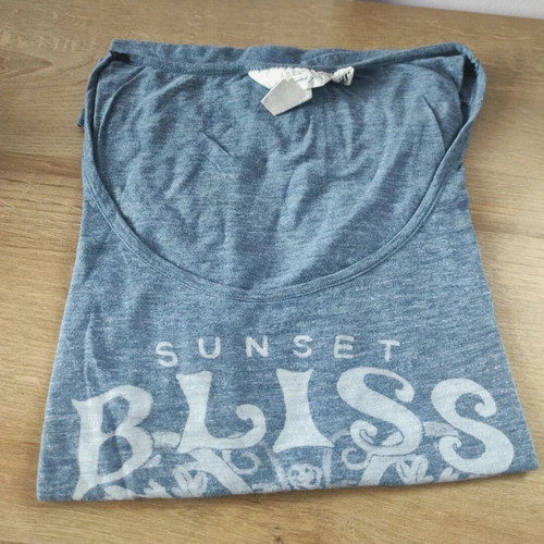 H&M t-shirt like new, blue with denim design, size M