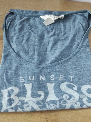H&M t-shirt like new, blue with denim design, size M