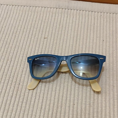 Ray-Ban Original Wayfarer RB2140 sunglasses like new, blue beige
