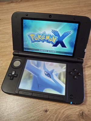 Nintendo 3DS XL Black and Red like new