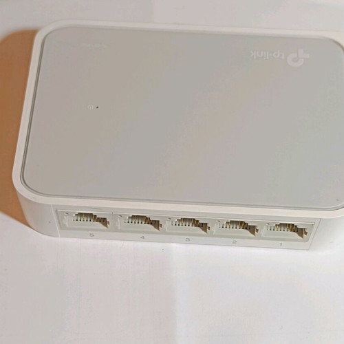 TP-Link TL-SF1005D 5-Port 10/100Mbps Switch used