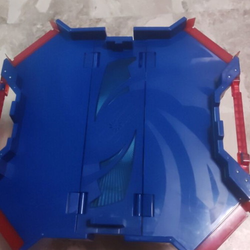 Monsuno Electronic Battle Case used with sound and motion sensor