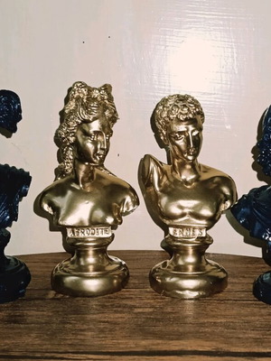Small alabaster busts like new, set of 4 pieces