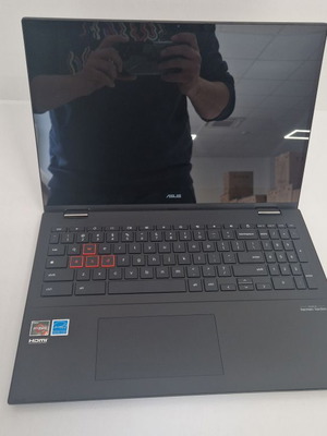 Asus Chromebook Flip AMD Ryzen 3 3250C 15.6" Full HD Touchscreen like new