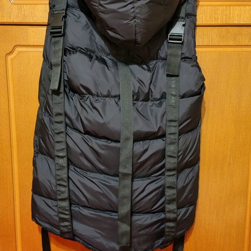 La Haine sleeveless vest like new, size small/medium, black