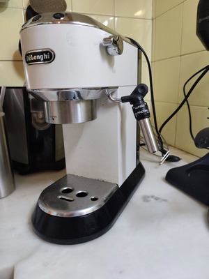 Μηχανή εσπρέσσο Delonghi Dedica EC685 σαν καινούργιο χωρίς portafiller