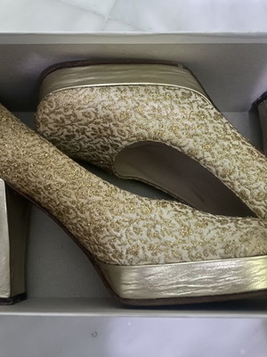 Wedding shoes size 35 like new, beige and gold pumps