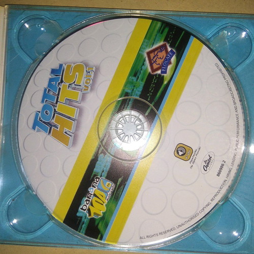 Total Hits Vol.1 CD used, 16 global pop dance anthems