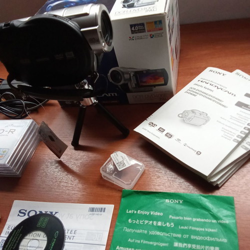 Sony DCR DVD 406 E video camera from 2000 like new