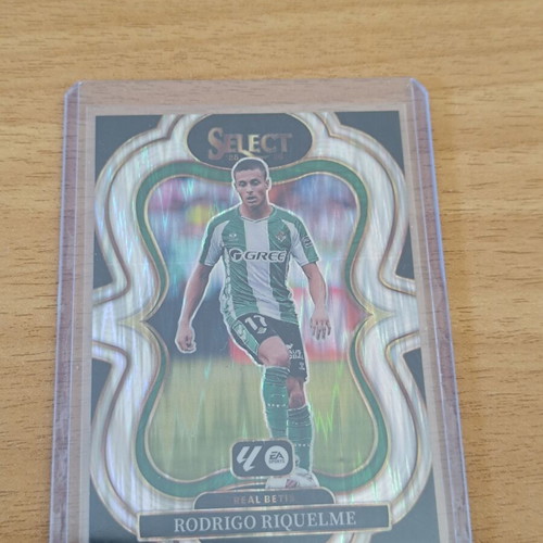 Rodrigo Riquelme Select Shock Parallel card new La Liga 25-26