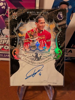 Topps Royalty Virgil van Dijk Crowned Champions автографна карта 65/99
