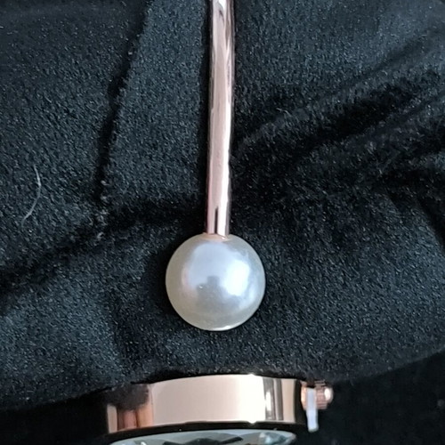 Quartz women's watch rose gold with crystals
