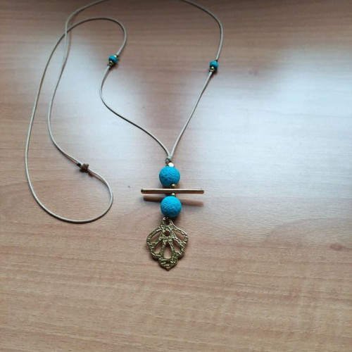 Handmade necklace with blue stone and gold steel new