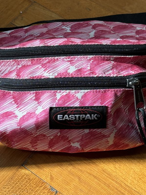 Eastpak ροζ τσαντάκι μέσης σαν καινούργιο, ανθεκτικό και πρακτικό