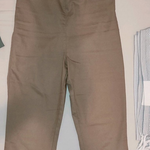 H&M fitted pants like new without seams and pockets