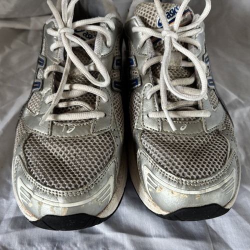 Asics sneakers size 39.5 used, gray