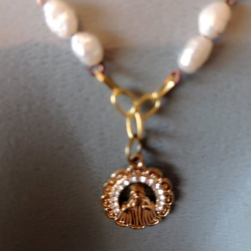 Necklace with Virgin Mary and natural pearls new