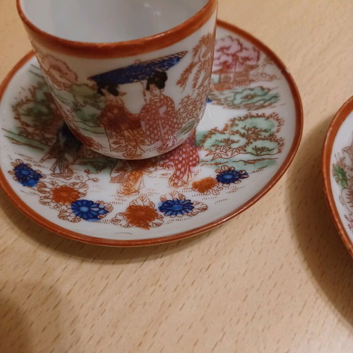 Set of vintage Chinese porcelain cups like new