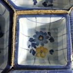 5 SERVING PLATES + SPOON HOLDER