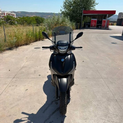 Piaggio Beverly 300 HPE scooter like new, 2024, 3,500 km