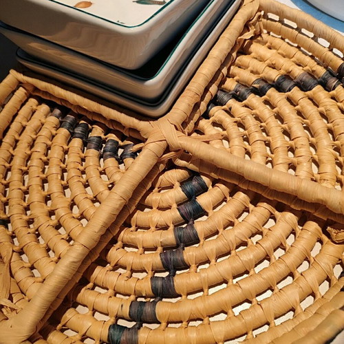 Serving platter with 4 plates and wicker base like new