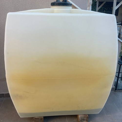 Plastic oil tank 750 liters used with valve