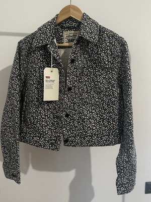 Levi's jacket size M new, crop thin denim, black and white