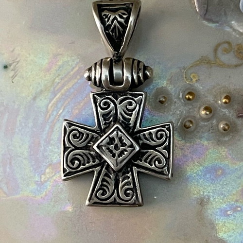 Silver cross 925, like new, weight 6.8 g