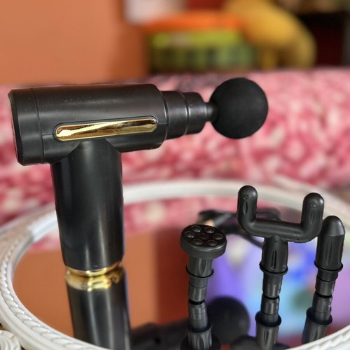 Massage Gun with 4 Heads like new, rechargeable