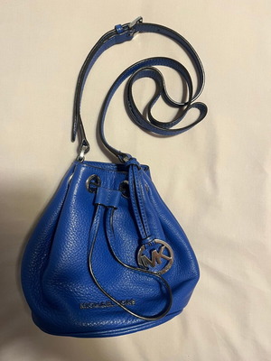 Michael Kors Blue Leather Bucket Bag like new, crossbody