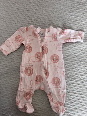 Baby girl clothes 3 months used, mostly Carter's set