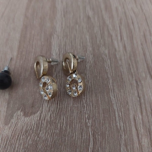 Set of four pairs of earrings like new, black and gold