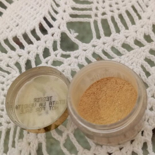 LAYLA Star eyeshadow powder used, gold color