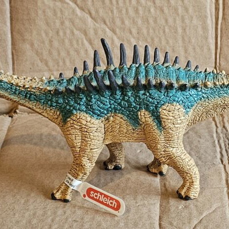 Agustinia and Acrocanthosaurus dinosaur figures Schleich new set
