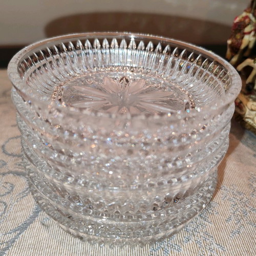 Vintage crystal dessert plates in like new condition