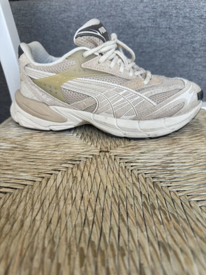 Puma sports shoes, beige, size 42