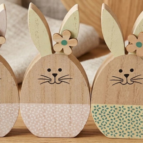 Wooden Easter bunnies set of 3 like new