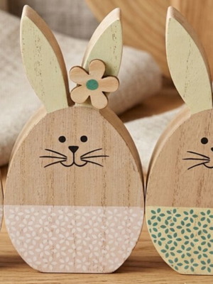 Wooden Easter bunnies set of 3 like new