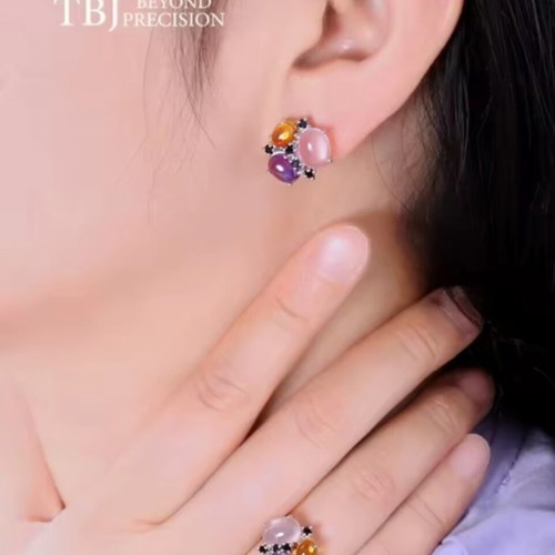 Silver jewelry set with natural gemstones