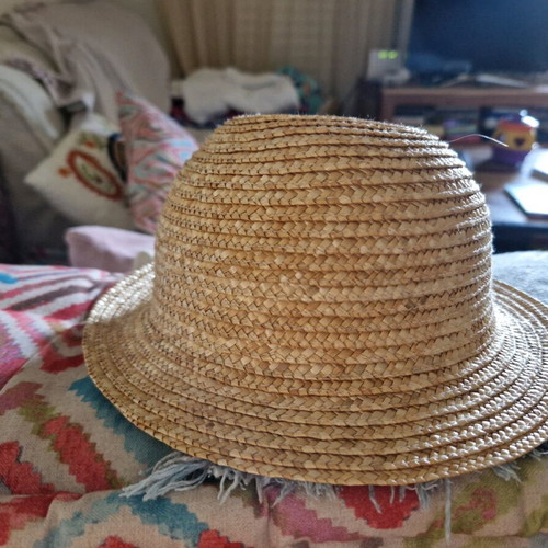 Savapile straw hat used, size XS for 2-3 years old