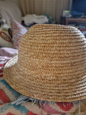 Savapile straw hat used, size XS for 2-3 years old